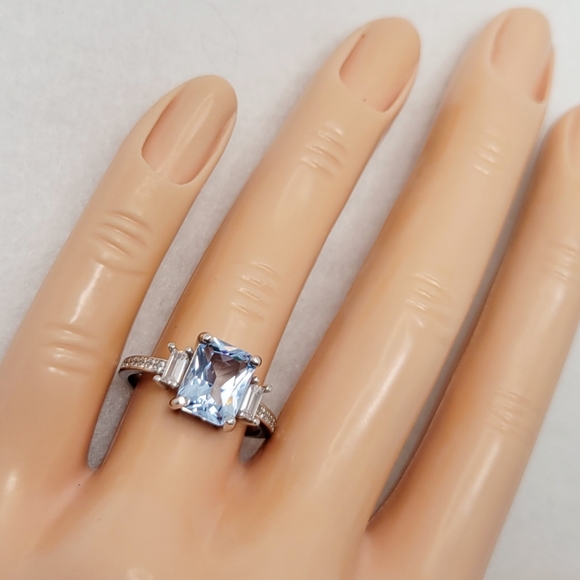 Sterling 2ct Topaz Ring - Picture 2 of 16